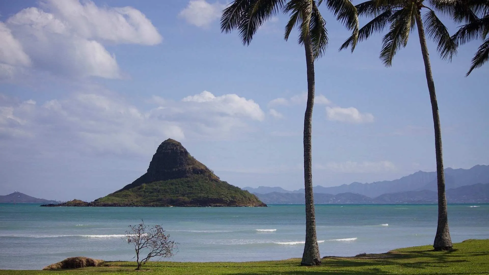 Ocean and mountain view on the windward side of Oahu